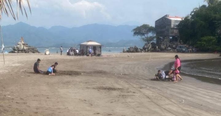 Atienden Bomberos Estatales accidente en playa de Compostela.