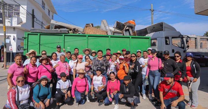 Héctor Santana inicia el año limpiando Bahía de Banderas con el «Limpiatón».