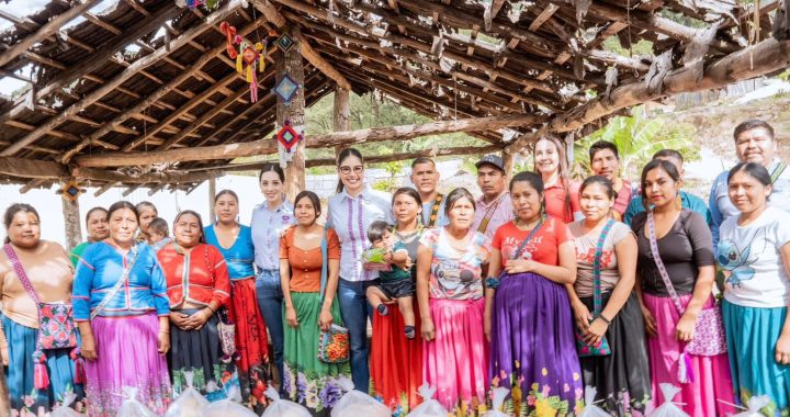 Geraldine Ponce mantiene apoyos y acompañamiento permanente en Otatiste.
