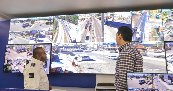 Héctor Santana pone en marcha el Centro de Inteligencia que refuerza la seguridad en Bahía de Banderas.