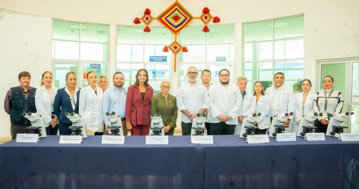 Beatriz Estrada trabaja por la salud de las y los nayaritas.