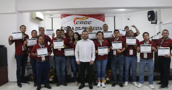 Entrega IMSS Nayarit reconocimientos CLIMSS a integrantes de la CROC.