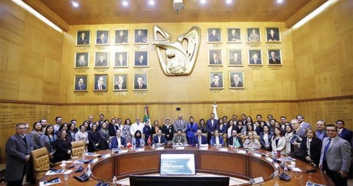 IMSS fortalece salud laboral del sector bancario con firma de convenio para implementar PrevenIMSS y ELSSA en sucursales y oficinas.