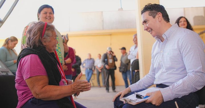 Héctor Santana acerca soluciones a San Vicente con Audiencia Ciudadana.