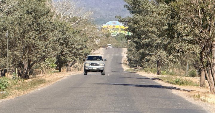Héctor Santana impulsa rehabilitación de la carretera San José–Valle y nueva carretera Tondoroque–Camino Viejo.