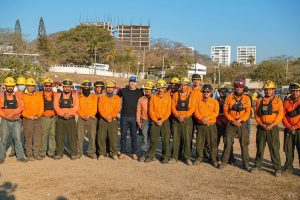 Brigada interinstitucional refuerza labores para sofocar incendio en La Cruz de Huanacaxtle.