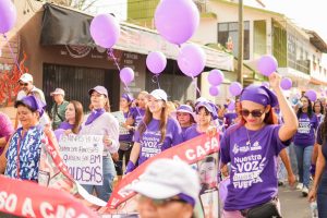 Bahía de Banderas conmemora el 8M con marcha y clase de defensa personal por los derechos y la dignidad de las mujeres.