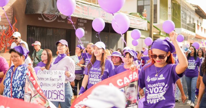 Bahía de Banderas conmemora el 8M con marcha y clase de defensa personal por los derechos y la dignidad de las mujeres.