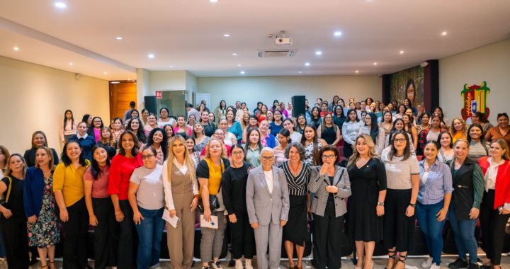 Impulsa Beatriz Estrada la capacitación para combatir la violencia contra las mujeres.