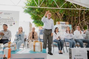 Fortalece Miguel Ángel Navarro la educación comunitaria con equipamiento.