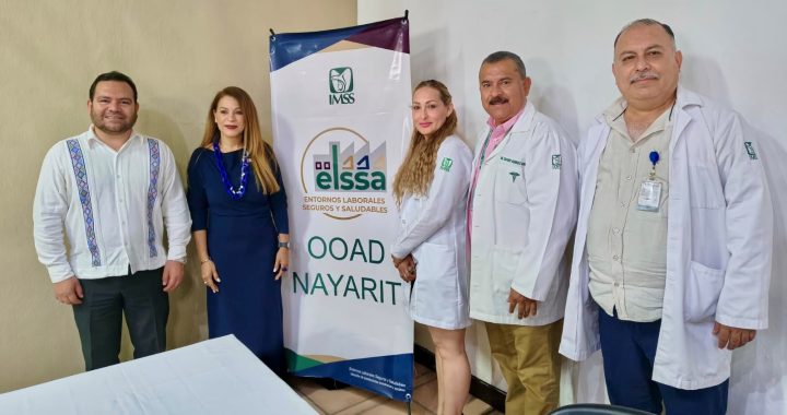 Entrega IMSS Nayarit distintivos ELSSA a empresas de la zona sur del estado.