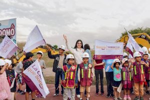 Geraldin Ponce da el Arrancaque de inicio de la obra del Parque de Diversiones del Parque Metropolitano.