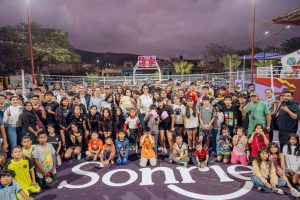 Geraldin Ponce rehabilita Una cancha más ahora en Canteras del Nayar.