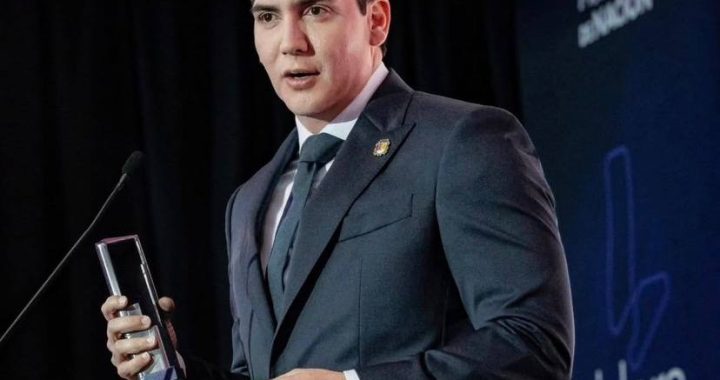 Bahía de Banderas en lo más alto , Héctor Santana recibe premio nacional por infraestructura y transformación urbana.