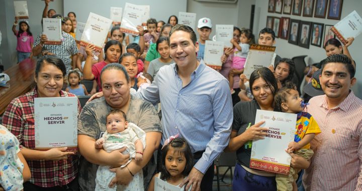 Gobierno de Bahía de Banderas garantiza el derecho a la identidad con entrega de actas extemporáneas.