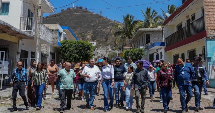 Geraldine Ponce Trabaja de forma  Cercana con las y los habitantes de Tepic, en la colonia Francisco Villa.