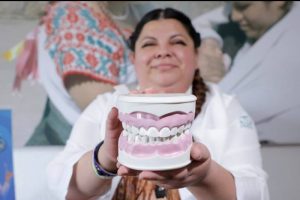 Cepillado dental, atención oportuna y uso de hilo dental,acciones del IMSS para prevenir enfermedades bucales.