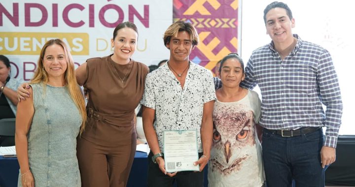 Gobierno Municipal de Bahía de Banderas garantiza derecho a la identidad de joven surfista.