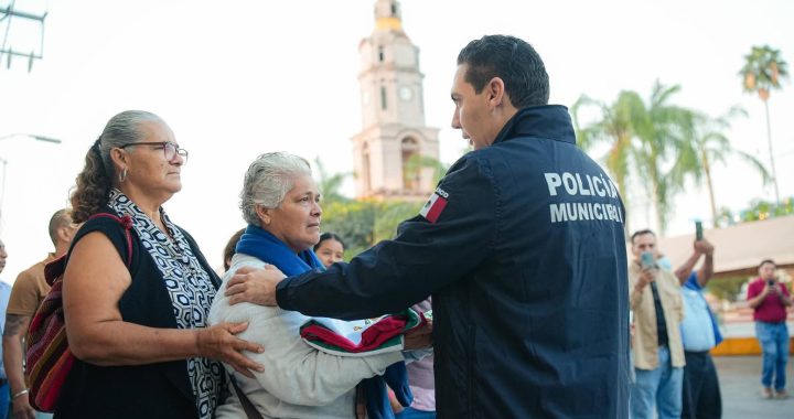 Héctor Santana rinde último pase de lista al policía tercero Marco Antonio Sedano Marcial.