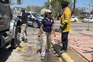 Avanza control de incendio en Avenida Paraíso.