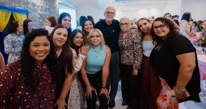 Miguel Ángel Navarro y Beatriz Estrada reconocen labor de educadoras y educadores en Nayarit.
