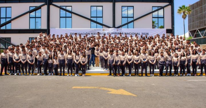 Encabezan Miguel Ángel Navarro y Beatriz Estrada abanderamiento de delegación nayarita rumbo a la Olimpiada Nacional CONADE 2026.