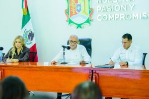 Miguel Ángel Navarro revisa con gabinete proceso de entrega-recepción.