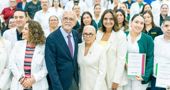 Miguel Ángel Navarro y Beatriz Estrada conmemoran segundo aniversario del Hospital de la Mujer.