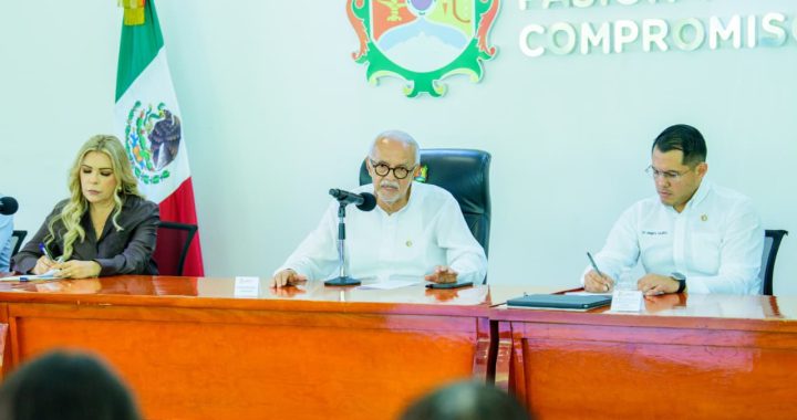 Miguel Ángel Navarro revisa con gabinete proceso de entrega-recepción.