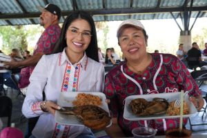 Asiste Geraldine al Festival de la Mojarra en San Pedro Lagunillas.