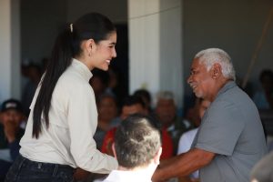 Se reúne Geraldine con pescadores y lancheros de Mexcaltitán.