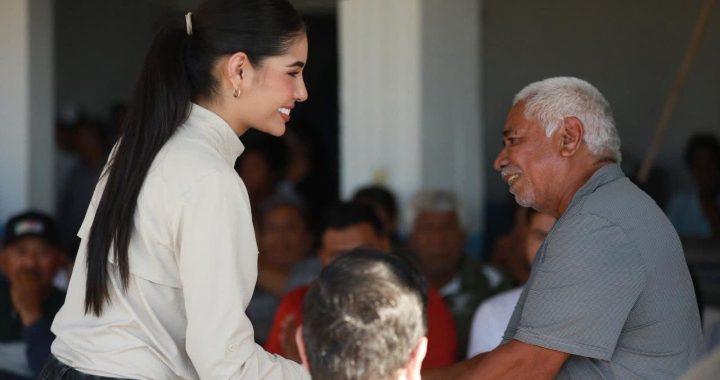 Se reúne Geraldine con pescadores y lancheros de Mexcaltitán.