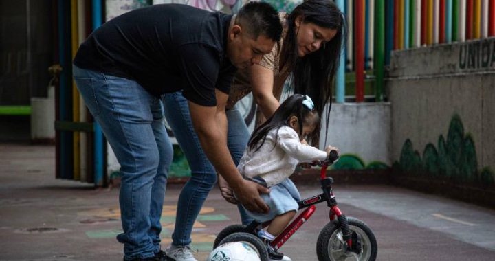 Dulce Sofía transforma el pronóstico de espina bífida: hoy camina tras cirugía fetal en el IMSS.