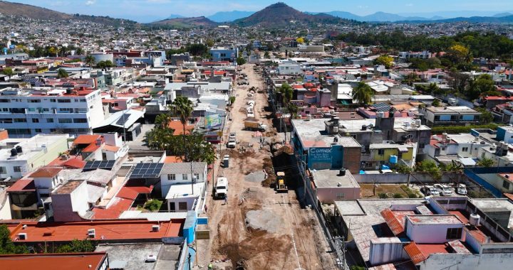 Vecinas, vecinos y comerciantes reconocen al Gobierno del Estado por la obra de la avenida Jacarandas en Tepic.