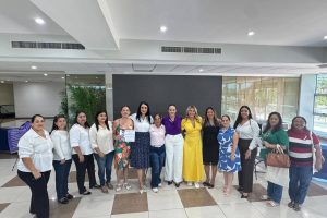 Mujeres de Bahía de Banderas responden con alta participación a taller de educación financiera.