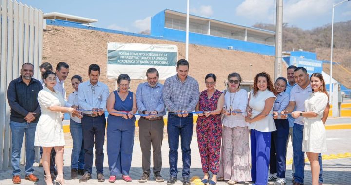 Inauguran nuevo estacionamiento en la Universidad Autónoma de Nayarit, campus Valle de Banderas.