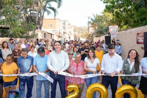 Gobierno de Bahía de Banderas alcanza las 200 obras con la inauguración de la calle 23 de Marzo en Sayulita.