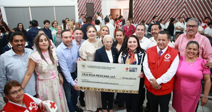 Participa Congreso en la colecta anual de la Cruz Roja.