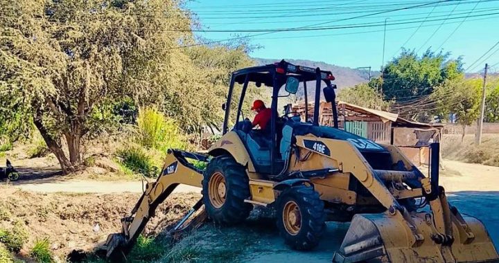 Gobierno de Nayarit intensifica mantenimiento en canales de Las Canteras para prevenir inundaciones.