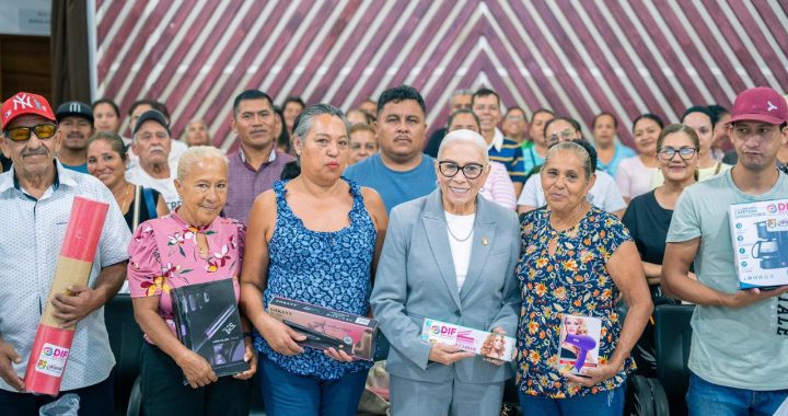 Con afecto y gratitud, Beatriz Estrada reconoce a las madres nayaritas.