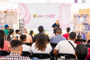 Beatriz Estrada fortalece el equipamiento escolar con entrega de apoyos a planteles educativos.