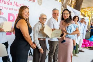 Acerca Beatriz Estrada cientos de apoyos y servicios a familias de Ixtlán del Río.