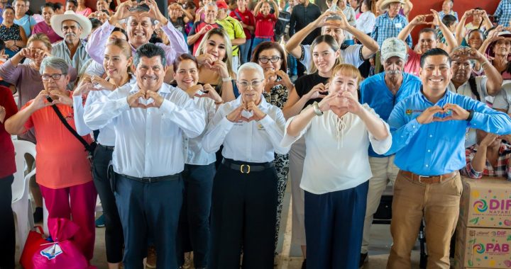 Beatriz Estrada acerca bienestar y esperanza a familias de Ahuacatlán con la gira Latidos del Corazón.
