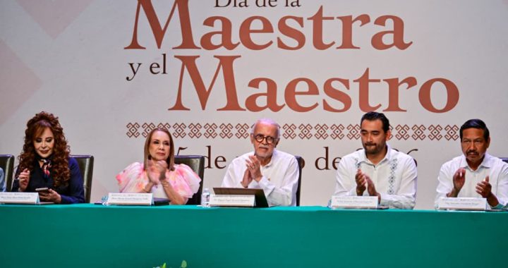 Miguel Ángel Navarro reconoce la trayectoria y compromiso del magisterio nayarita.