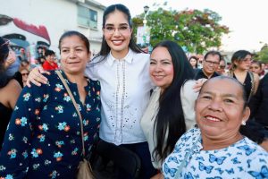 Entre vecinos y familias, Geraldine Ponce refrenda cercanía en la colonia Indeco.