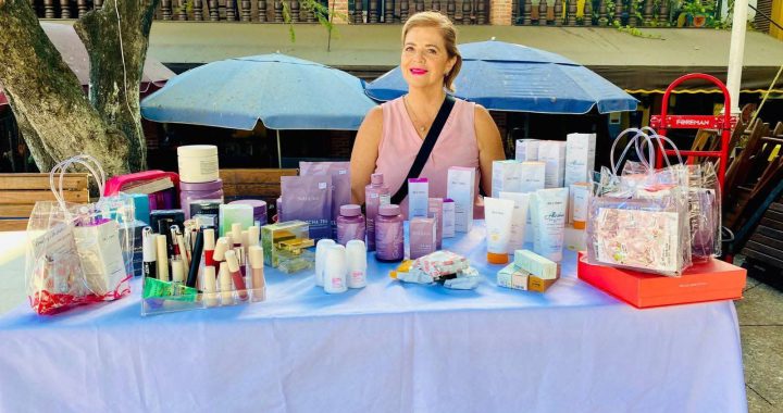 Caravana de la Mujer acercó servicios y programas a mujeres de Sayulita.