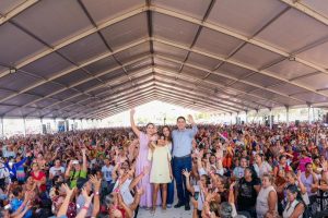 Más de 30,000 madres celebran con Hector Santana, presidente municipal de Bahia de Banderas el Día de las madres.