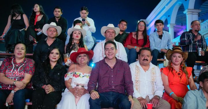 Respalda pueblo de Santiago a Héctor Santana.