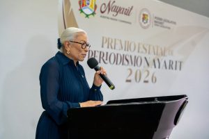 Beatriz Estrada reconoce la labor periodística en favor de una sociedad mejor informada.