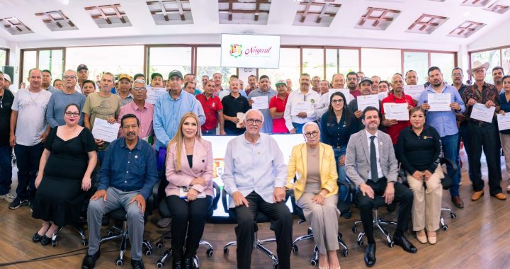 Miguel Ángel Navarro y Beatriz Estrada reconocen años de esfuerzo con entrega de concesiones y créditos.